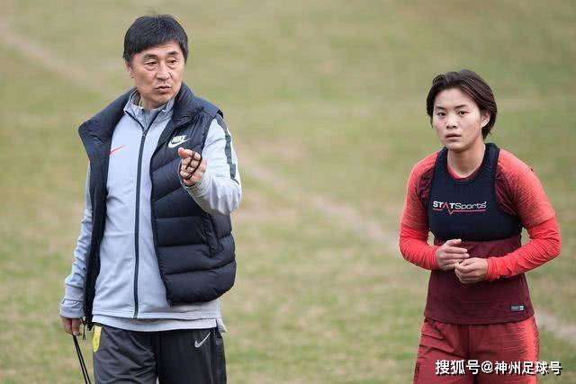 武汉三镇俱乐部无意更换主帅，保级形势愈加严峻