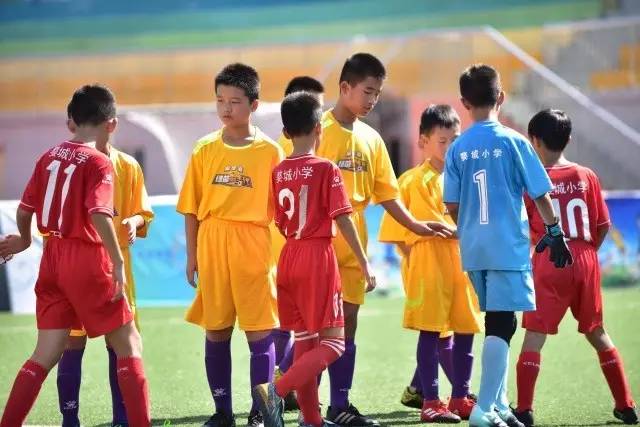 第3分钟赖斯中场断球一条龙远射破门 英格兰1-0法国